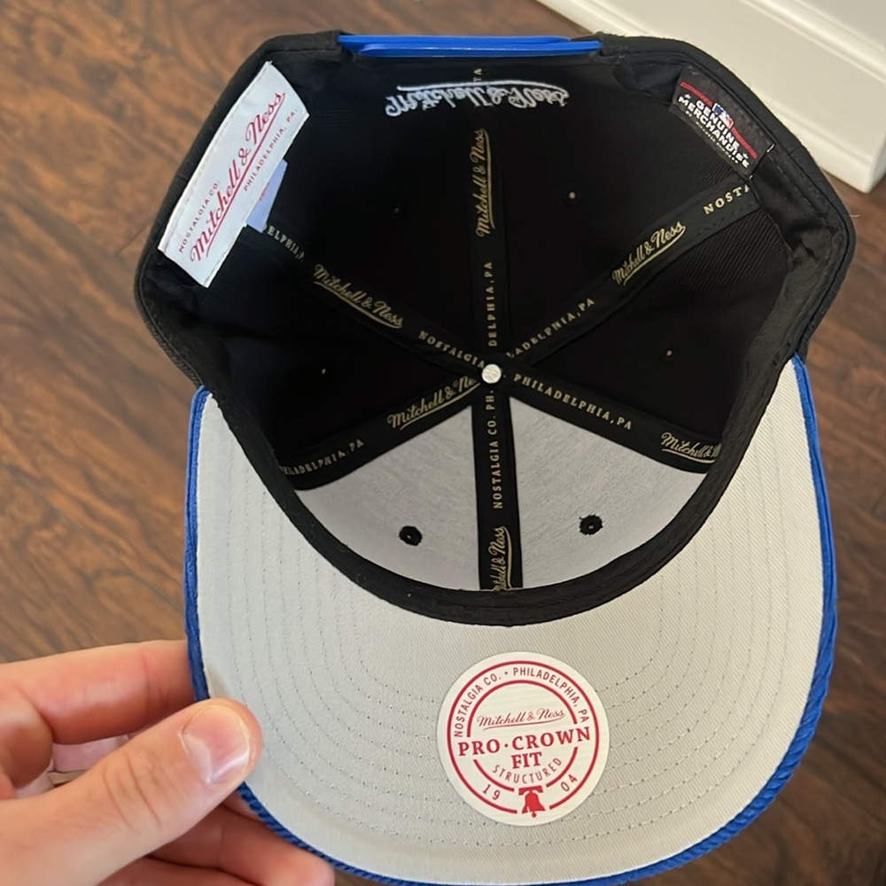 New York Mets x Mitchell & Ness Snapback
Corduroy Blue Brim

Worn Once - Picture 2 of 3